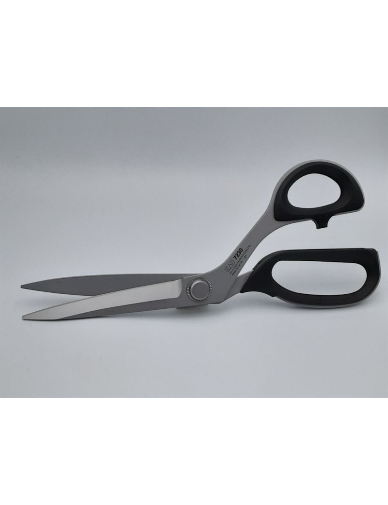 CISEAUX KAI SERIE 7000 23CM